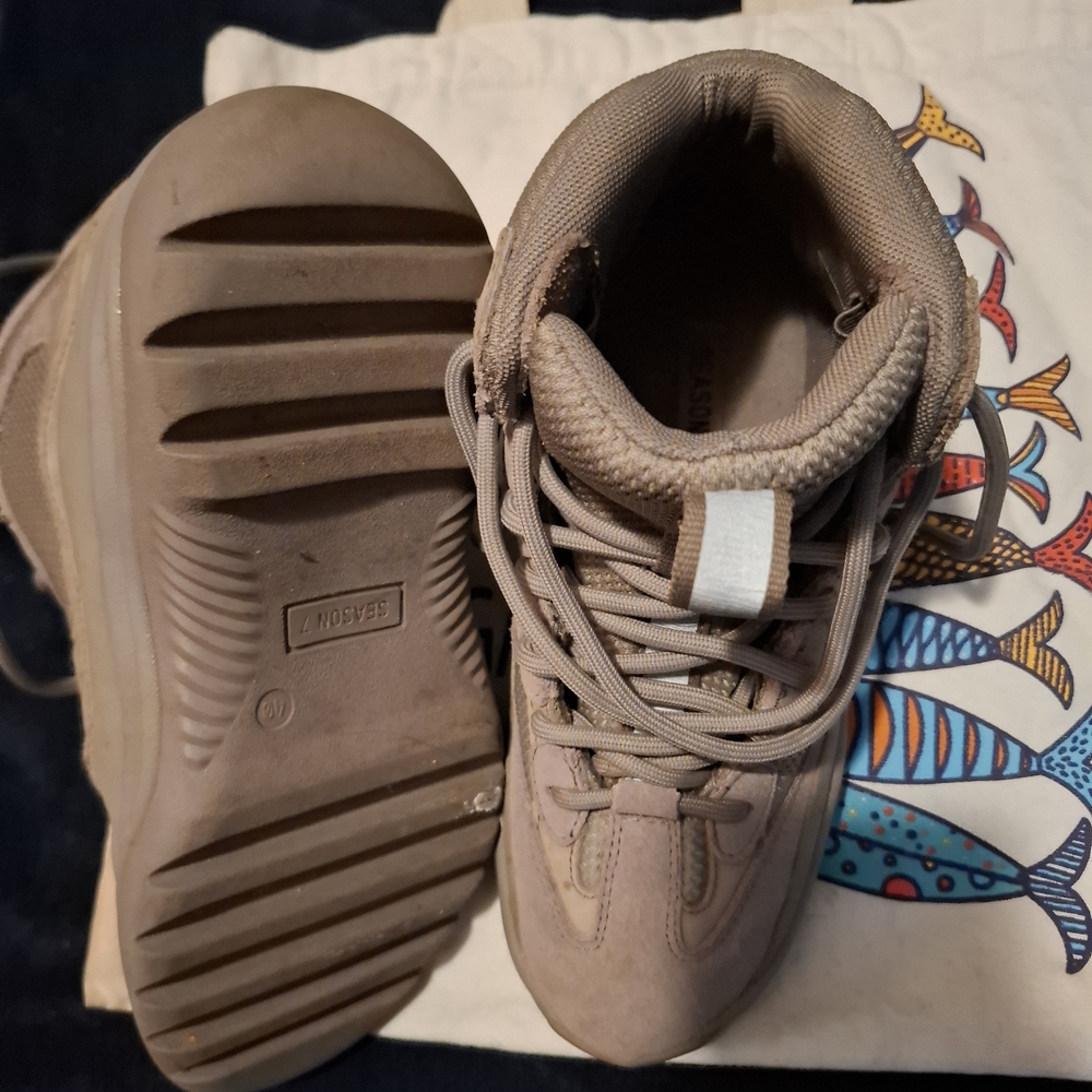Yeezy Desert Boots - Picture 3 of 4
